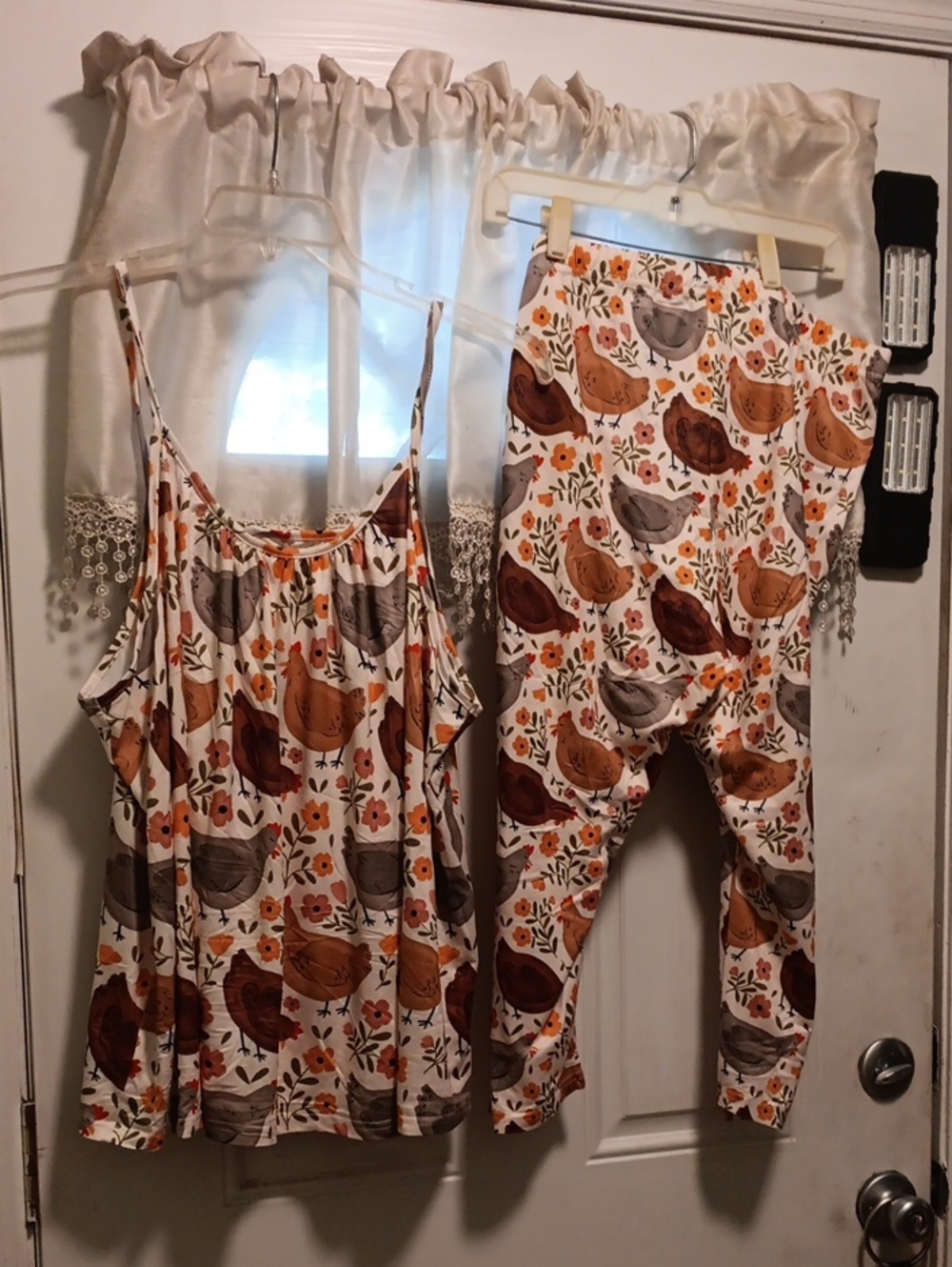 Floral Chicken-Print Cropped Pajama Pants - Cream